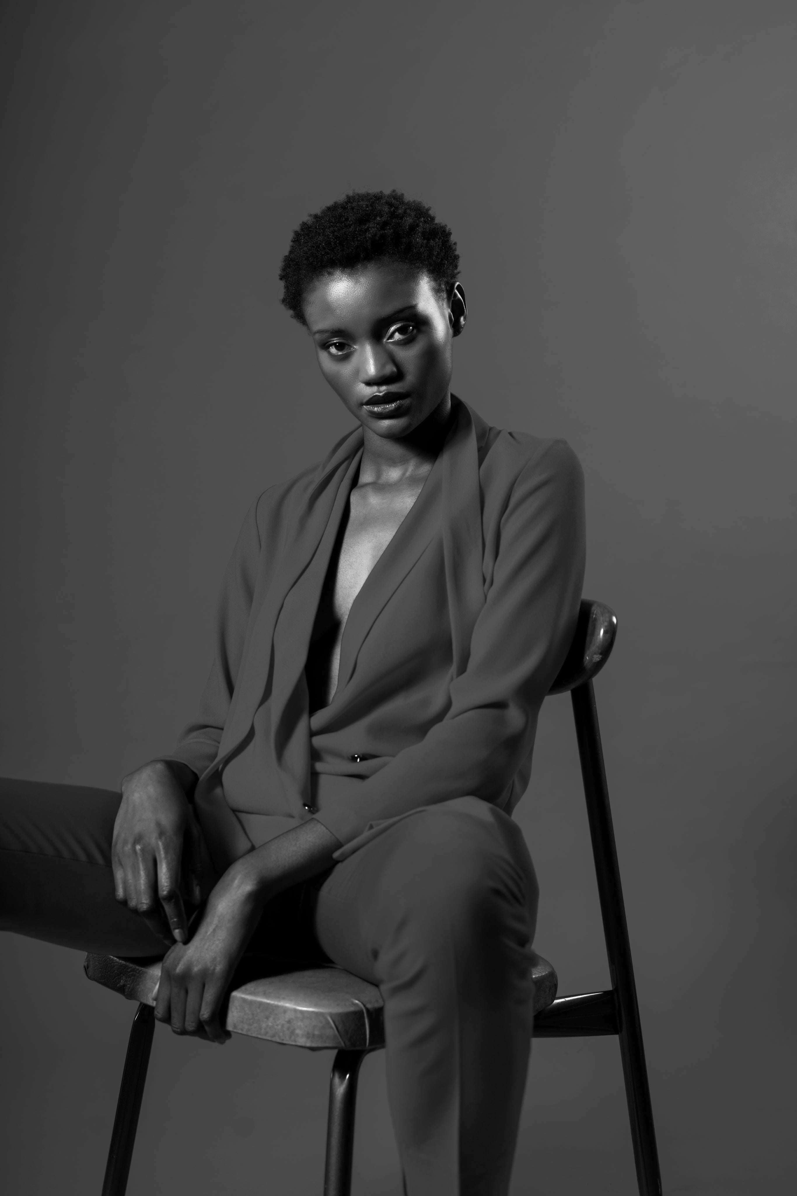 files/fashion-model-in-black-white.jpg