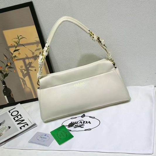 Enchaîné Leather Bag
