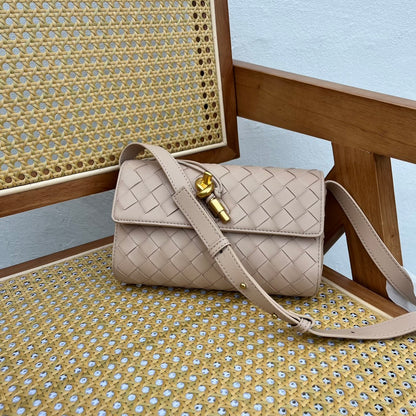 Andiamo Pouch On Strap